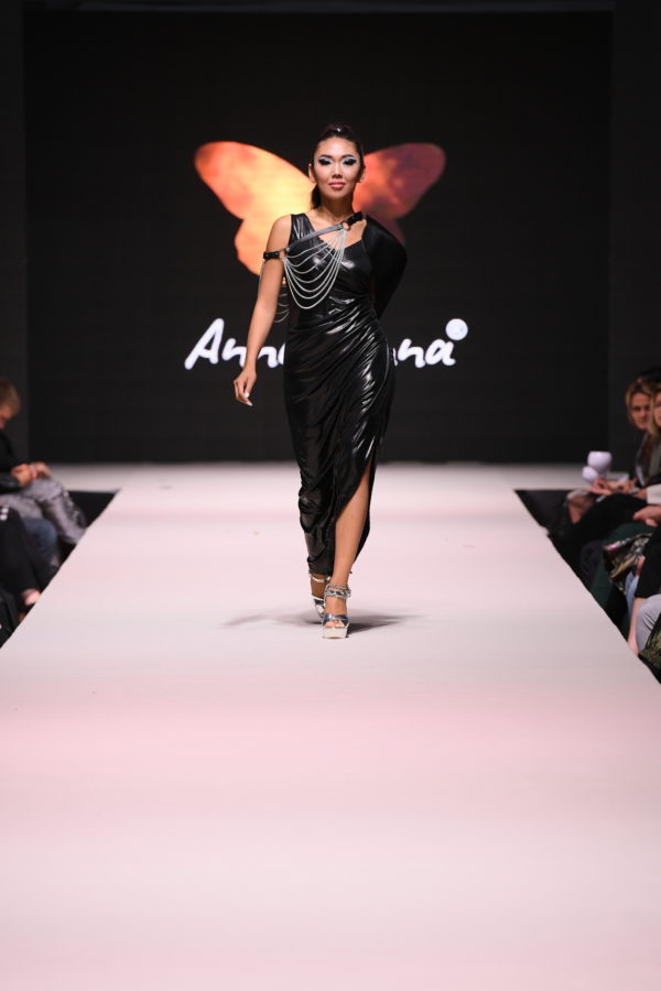 Šaty latexové křídlo - Image 4