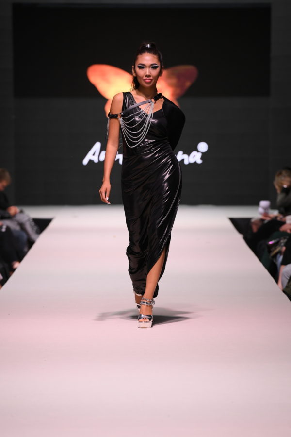 Šaty latexové křídlo - Image 2