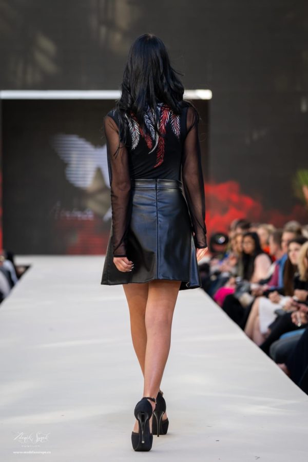 Body černé s peřím - Image 2